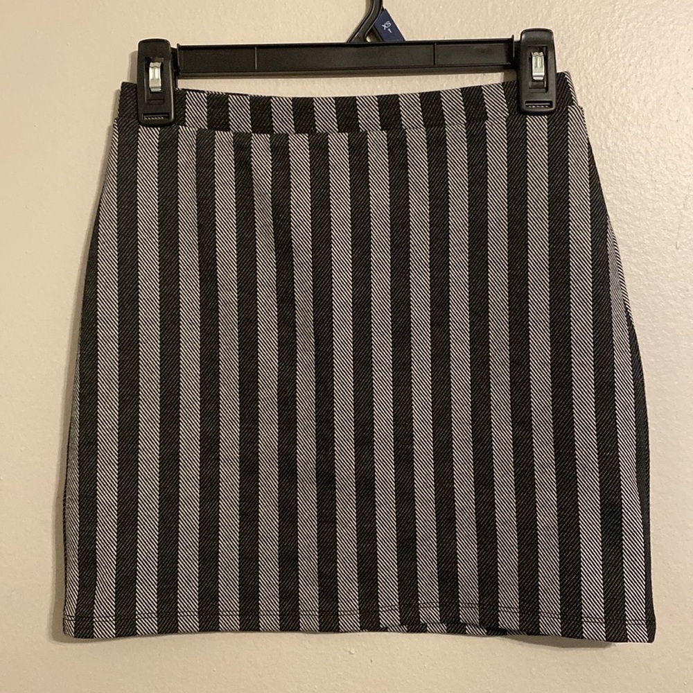 Gray & Black Pinstriped Skirt (S)